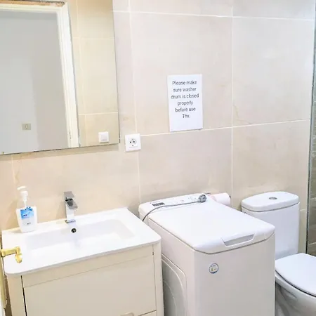 Bright & Spacious With Aircon Appartement *