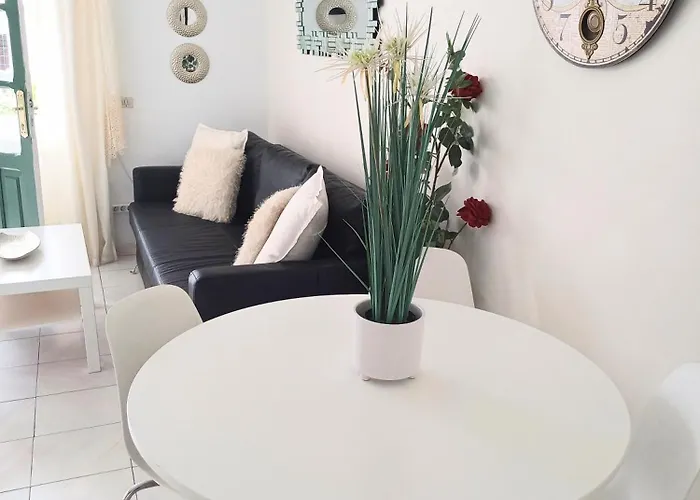 Bright & Spacious With Aircon Daire