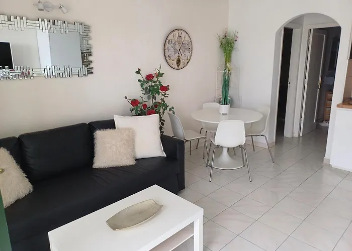 Bright & Spacious With Aircon