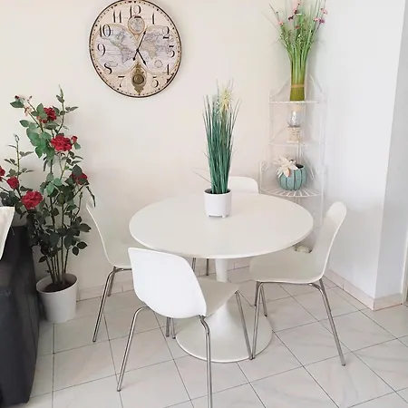 Bright & Spacious With Aircon Appartement *
