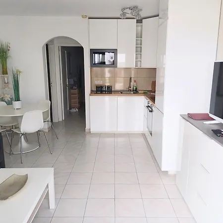 Bright & Spacious With Aircon *