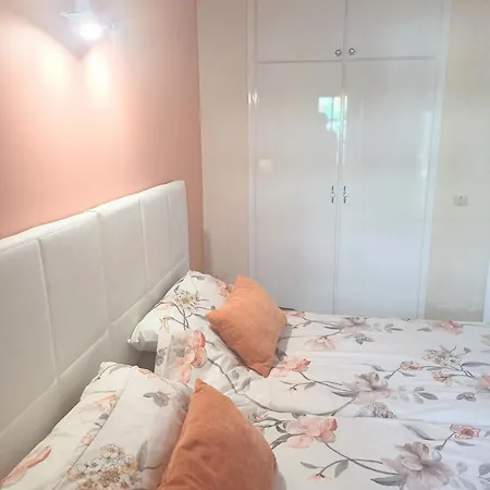 Bright & Spacious With Aircon 公寓 卡门港