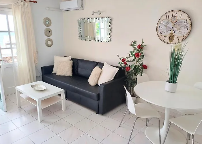 Bright & Spacious With Aircon 푸에르토 델 카르멘