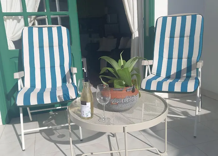 아파트 Bright & Spacious With Aircon *