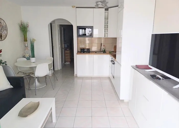 Bright & Spacious With Aircon *