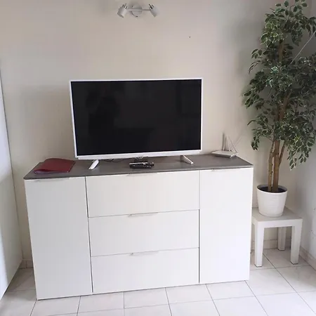 Bright & Spacious With Aircon Daire *